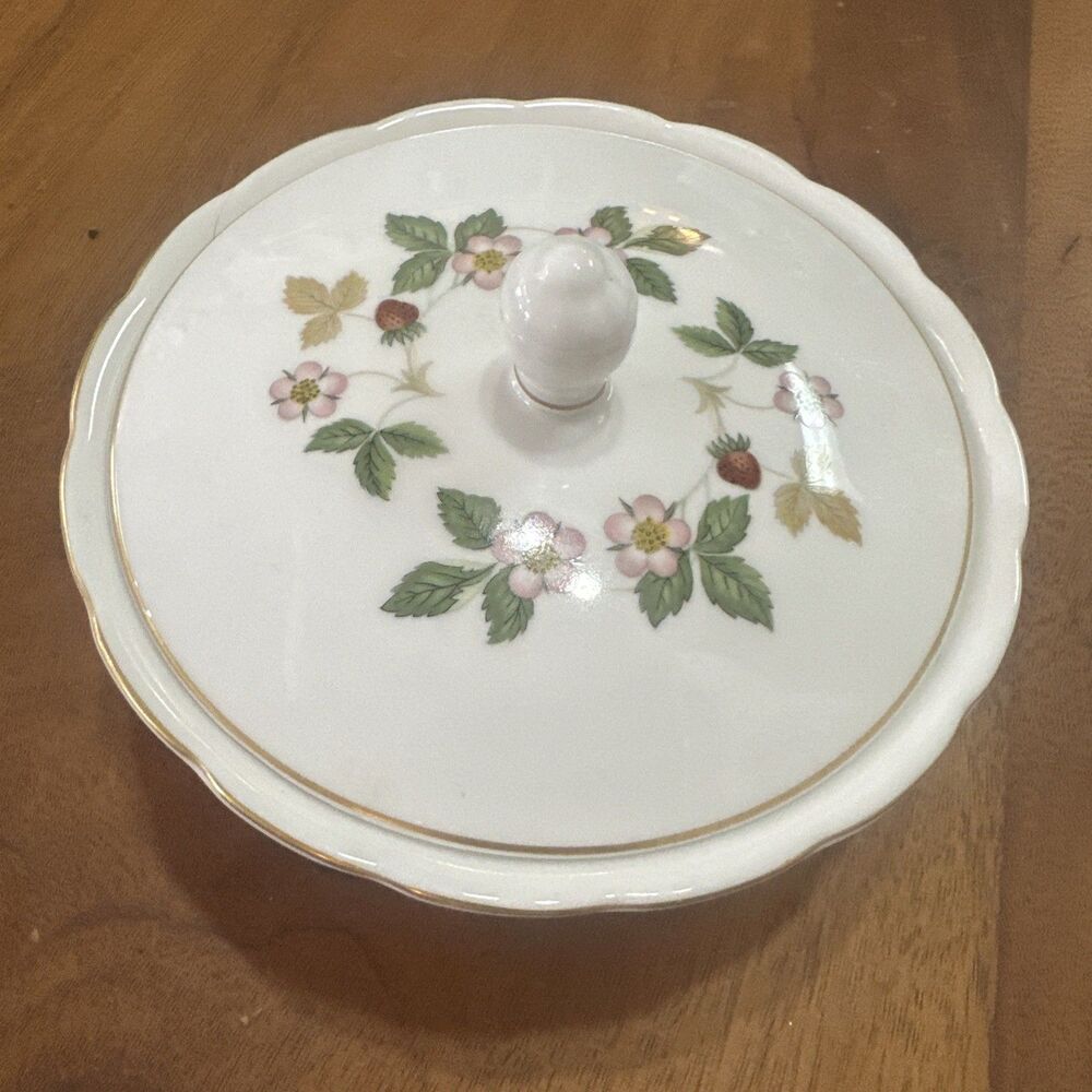Wedgwood Wild Strawberry(Bone) with Gold Trim Murray Bowl with Lid